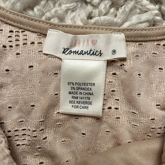 Cute top - Picture 3 of 3